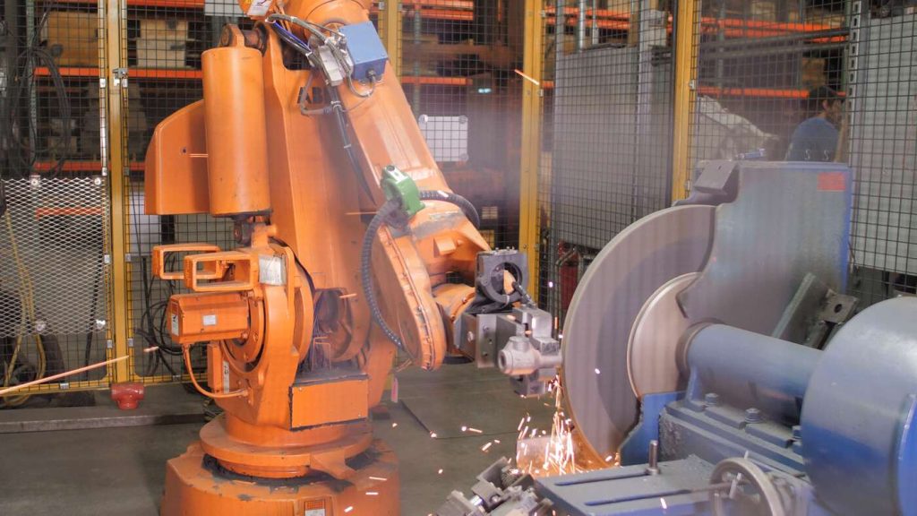 Finishing: robotic grinding cell